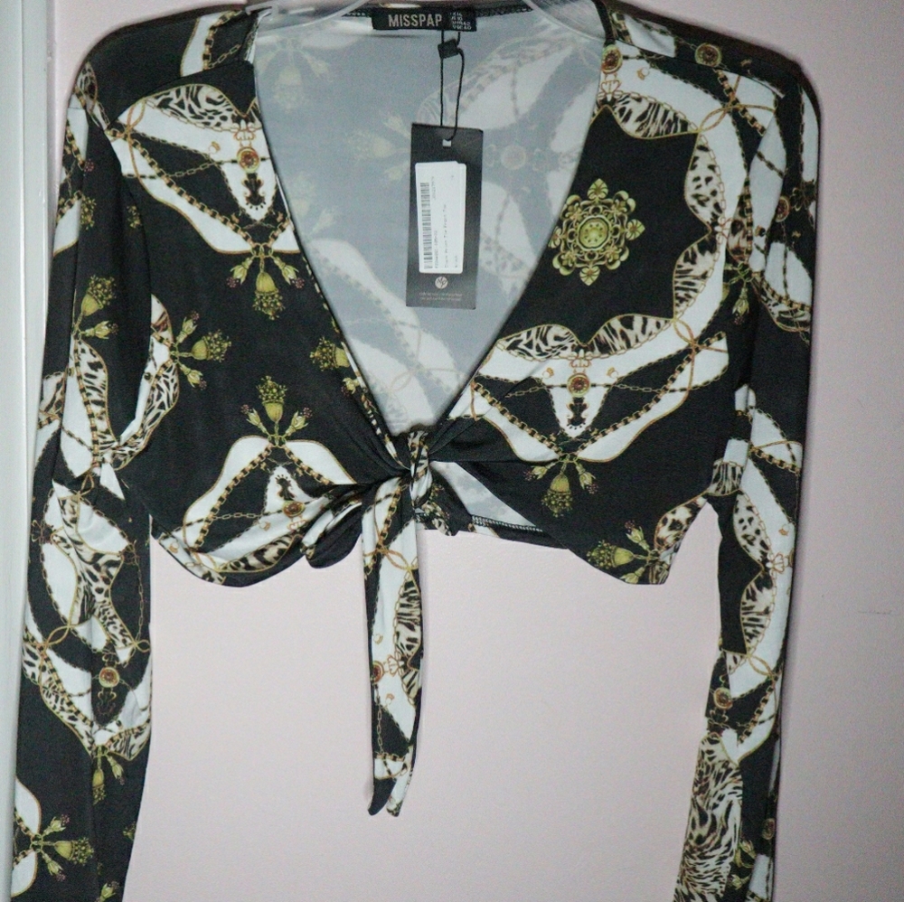 Boohoo Petite Chain Print Top!